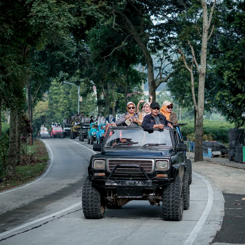 Jeep Adventure Kemuning – Konvoi seru di perkebunan teh