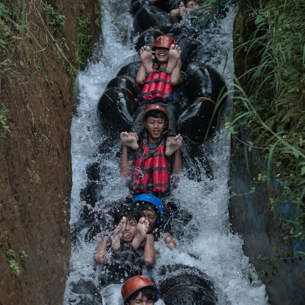 River Tubing Kemuning – Seru bersama di sungai